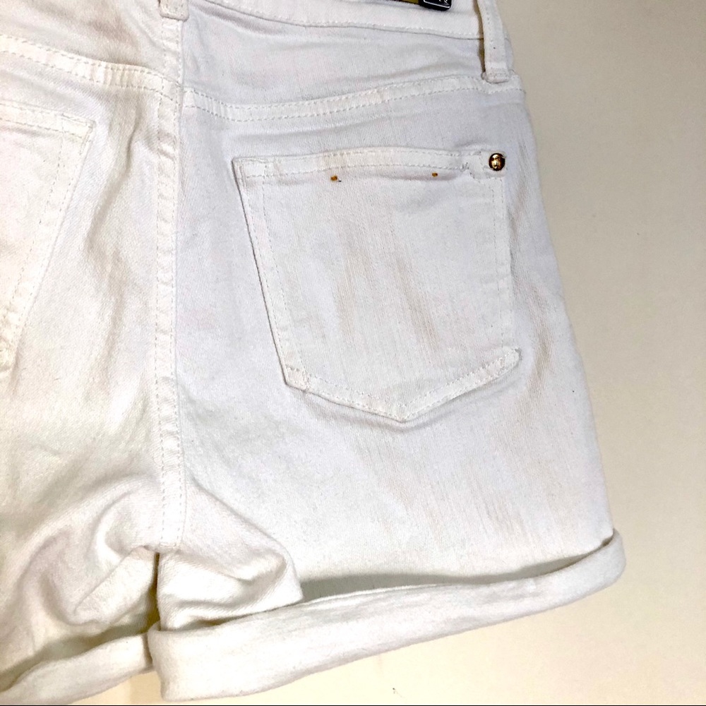 Pilcro Script High-Rise Shorts White 27 - Picture 6 of 10